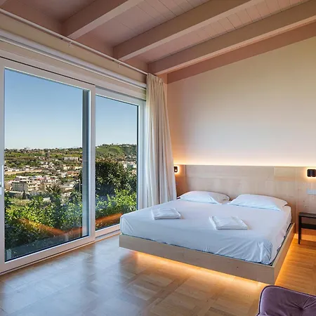 Uefio - Luxury Bed & Breakfast 3*