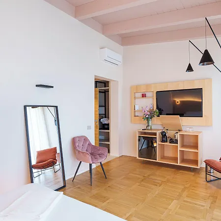 Uefio - Luxury Bed & Breakfast 3*